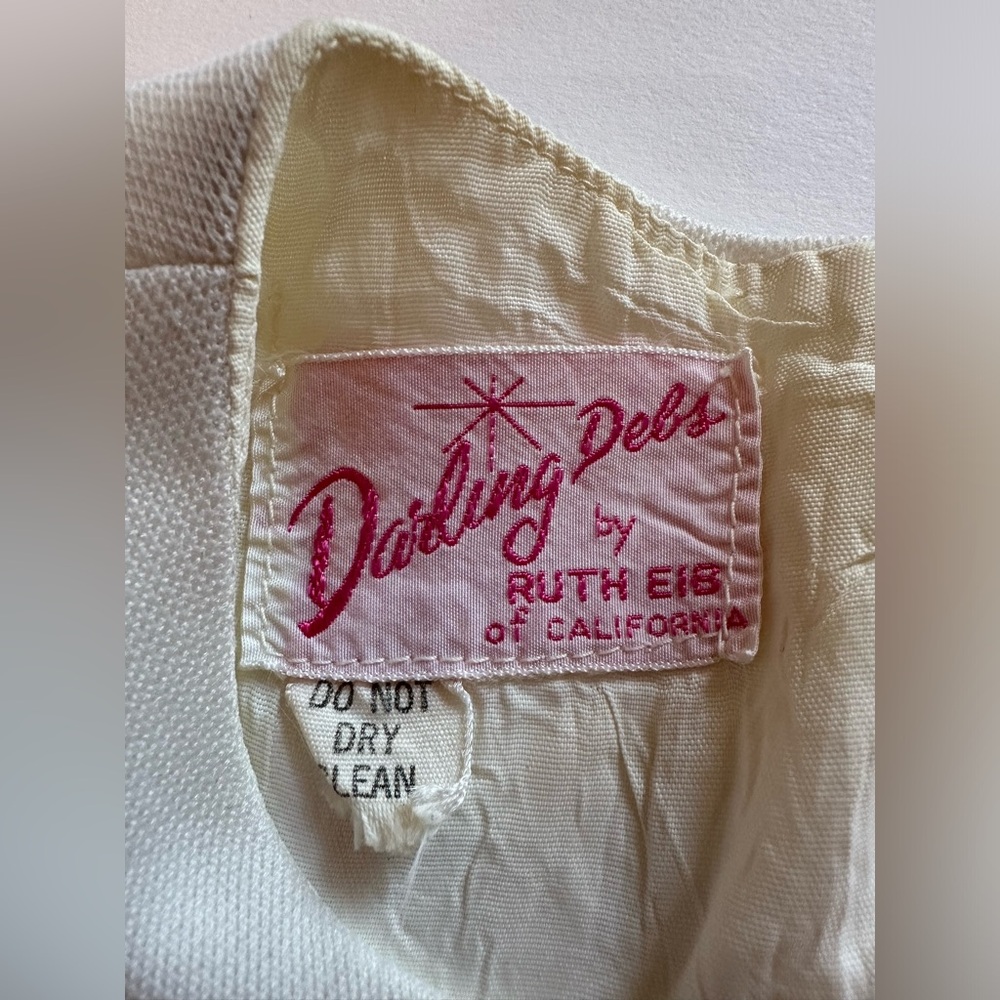 Vintage tunic from the 1960s/70s w/adorable girl applying mascara. Darling Debs - Picture 5 of 5